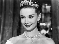 Об Одри Хепберн снимут сериал по книге ее сына