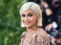 Кайли Дженнер показала свой самолет за 72,8 млн долларов