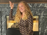 Похудевшая Адель поделилась редкими кадрами в честь 33-летия