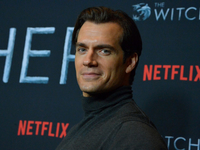 «Я счастлив в любви»: Генри Кавилл впервые высказался о личной жизни