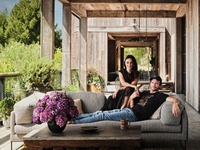 Мила Кунис и Эштон Кутчер показали интерьер своего особняка