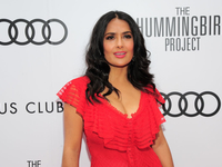 Голливудская звезда Сальма Хайек чуть не умерла от COVID-19