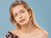 Вера Брежнева показала стильную 69-летнюю маму