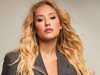 Даша Квиткова похвасталась новой машиной за 2 миллиона гривен