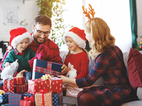 Вибираємо подарунок для дитини: що дарувати, а що – ні