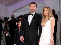 Джей Ло злится на Аффлека за то, что он втянул ее в скандал с Гарнер