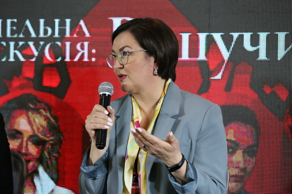 Телеведущая «5 канала» Лариса Губина