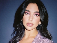 Долой длинные волосы: Дуа Липа кардинально сменила стрижку