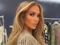 Самый модный свитер этой зимы: показывает Джей Ло