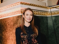 Очень похожи: Ольга Куриленко запостила селфи с мамой