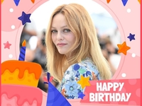 Ванессе Паради – 49: ТОП-15 стильных образов именинницы