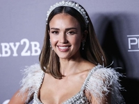 3 шага к идеальному новогоднему макияжу в стиле 90-х: показывает Джессика Альба