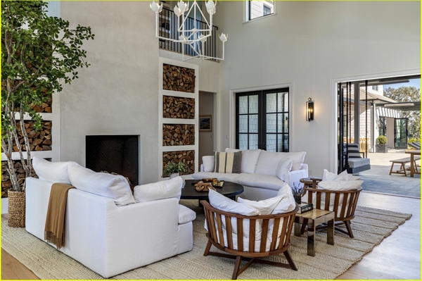 Дом Криса Мартина и Дакоты Джонсон  / justjared.com