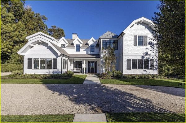 Дом Криса Мартина и Дакоты Джонсон  / justjared.com