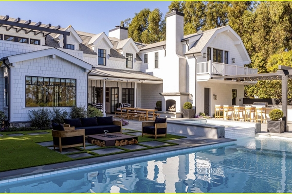 Дом Криса Мартина и Дакоты Джонсон  / justjared.com