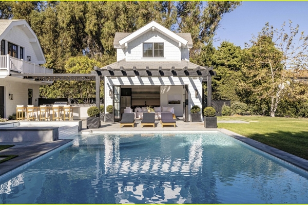 Дом Криса Мартина и Дакоты Джонсон  / justjared.com