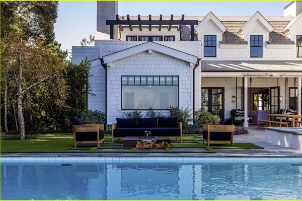 Дом Криса Мартина и Дакоты Джонсон  / justjared.com