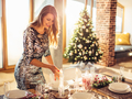 В чем встречать Новый год 2022 дома: 5 универсальных образов
