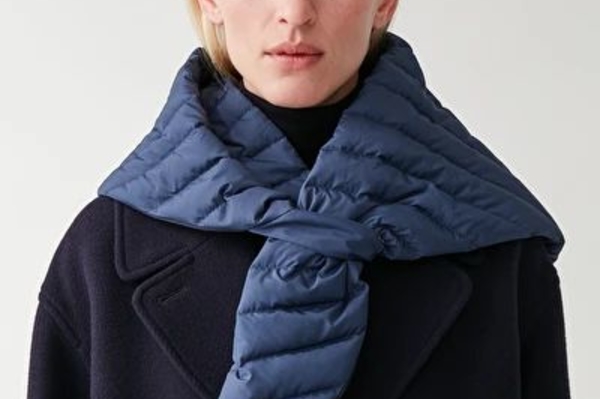 Модная теплая косынка зима 2022 / Getty  Images