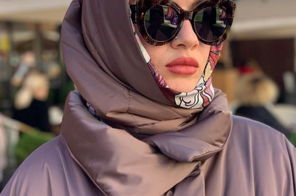 Модная теплая косынка зима 2022 / Getty  Images