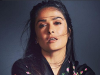 Пышногрудая Сальма Хайек восхитила стройной фигурой в купальнике