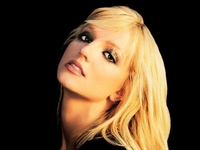 В красных стрингах: Бритни Спирс ошеломила снимками топлес