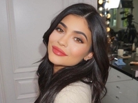 Мальчик или девочка: Кайли Дженнер показала фото с вечеринки в честь рождения ребенка