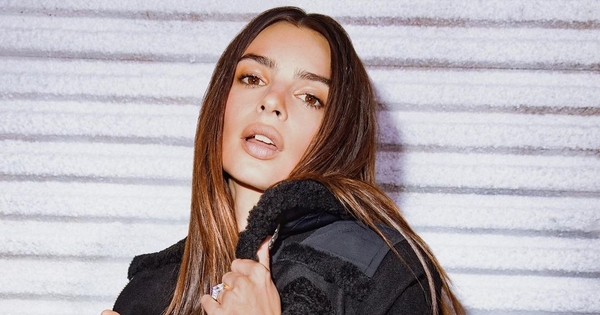 Пышногрудая Эмили Ратаковски засветила глубокое декольте: фото