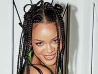 Слишком горячая: Рианна снялась в сексуальном белье