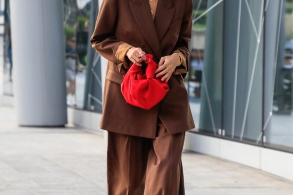 Модные брюки-палаццо 2022 / Getty  Images