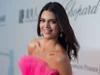 Как выглядит идеальное базовое пальто на весну: показывает Кендалл Дженнер