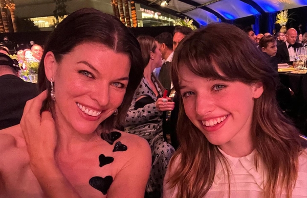 Как две капли воды: Милла Йовович показала подросшую дочь