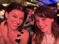 Как две капли воды: Милла Йовович показала подросшую дочь