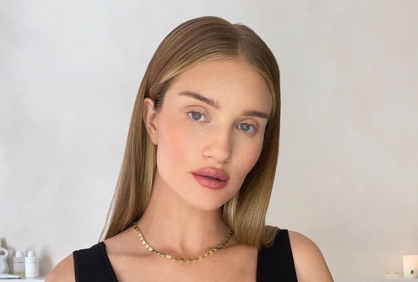 Рози Хантингтон-Уайтли показала огромный беременный живот: фото