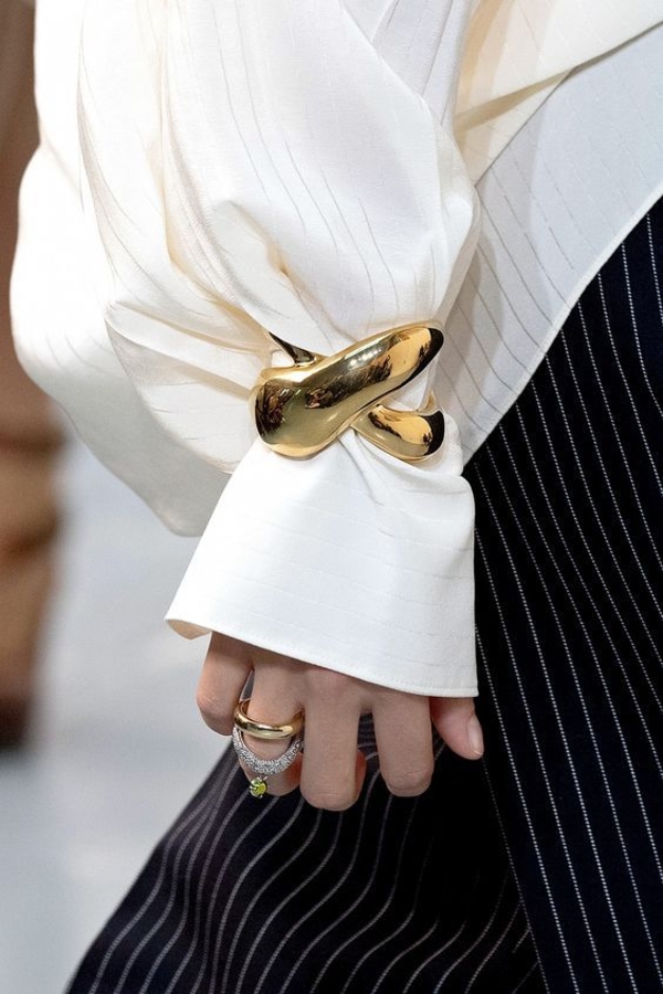 Модные массивные браслеты 2022