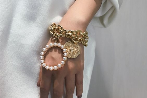 Модные массивные браслеты 2022 / Getty  Images