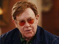 У 74-летнего Элтона Джона положительный результат на COVID-19