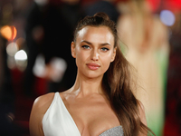 Что надеть в пасмурную погоду: модный пример от Ирины Шейк