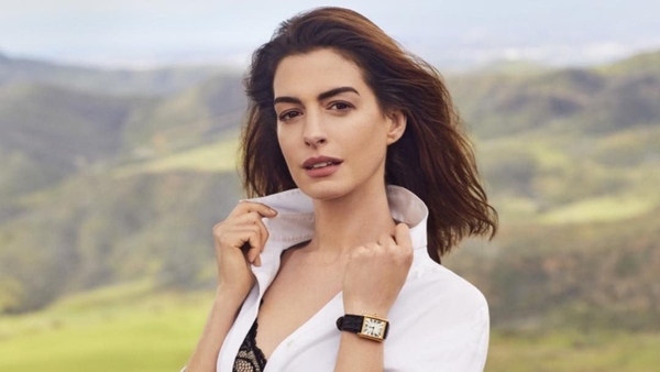 Энн Хэтэуэй перекрасилась в блондинку: фото