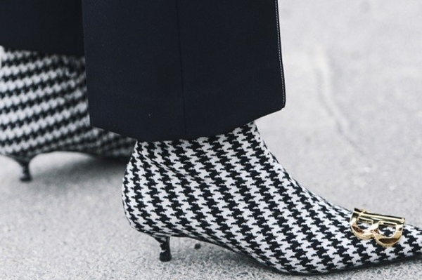 Модные сапоги на небольшом каблуке весна 2022 / Getty  Images