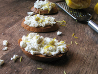 Готовим рикотту с лимоном и базиликом