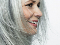 Модное окрашивание для седых волос в 2022 году