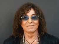 Не может закрыть глаза: Валерий Леонтьев сделал неудачную пластику