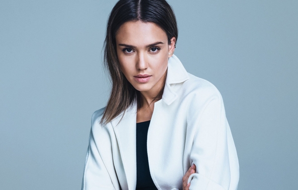 Неожиданное перевоплощение: Джессика Альба стала блондинкой