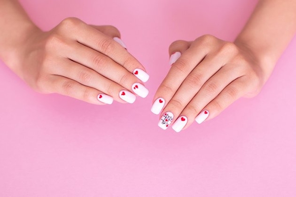 Любовь в воздухе: ТОП-10 лучших идей маникюра на 14 февраля