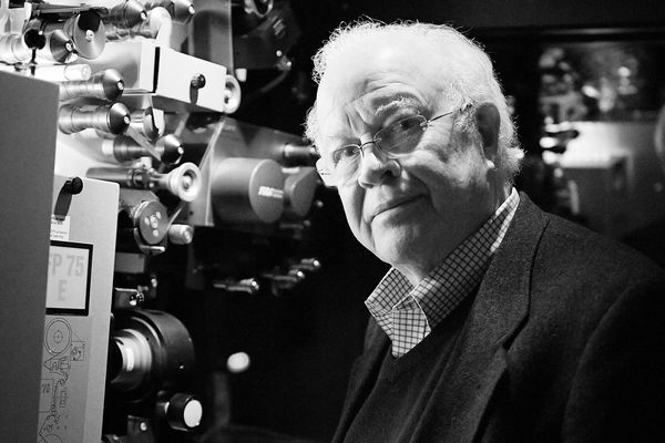 Известный режиссер умер от ряда заболеваний: подробности