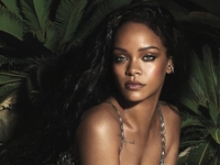 Рианна засветила беременный животик в откровенном наряде: фото