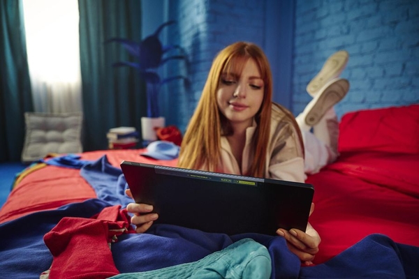 ASUS з OLED-екраном береже ваш зір; фото: asus.com