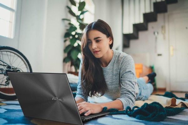 Чому потрібно купити ноутбук або планшет ASUS OLED: характеристики; фото: asus.com