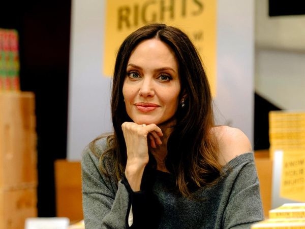 Анджелина Джоли запостила в Instagram редкое фото со старшей дочерью